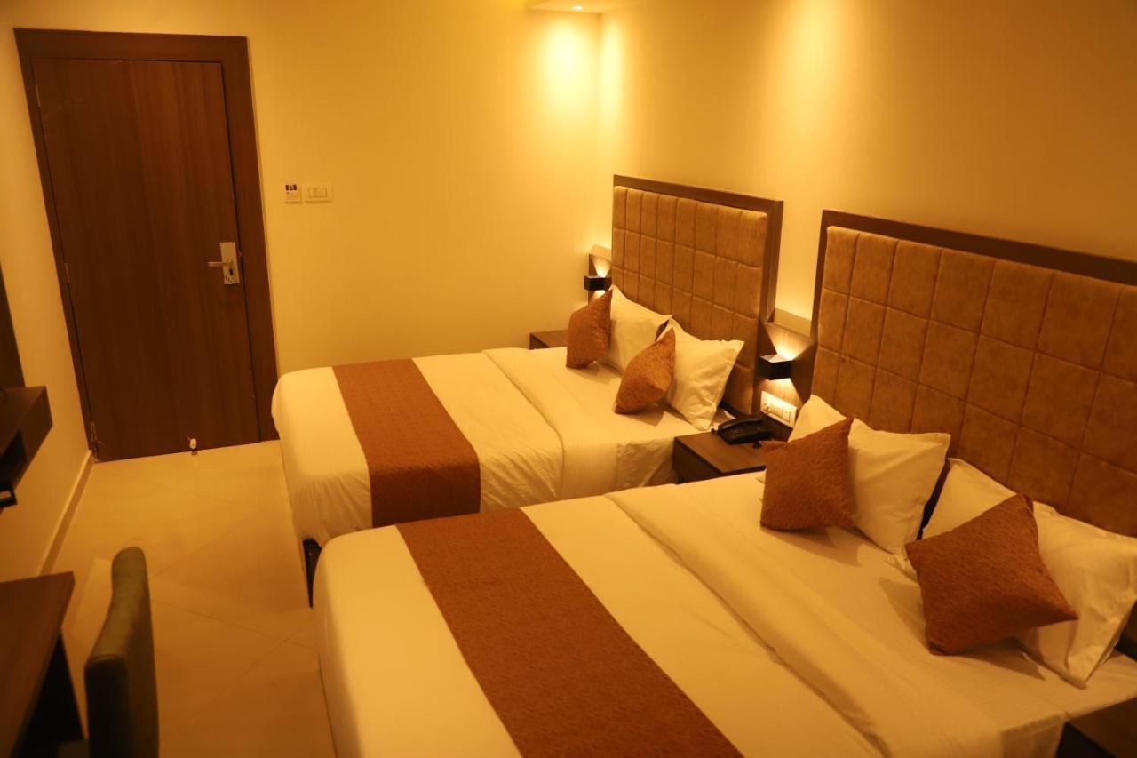 Hotel Sai Pritam Mumbai Exteriör bild
