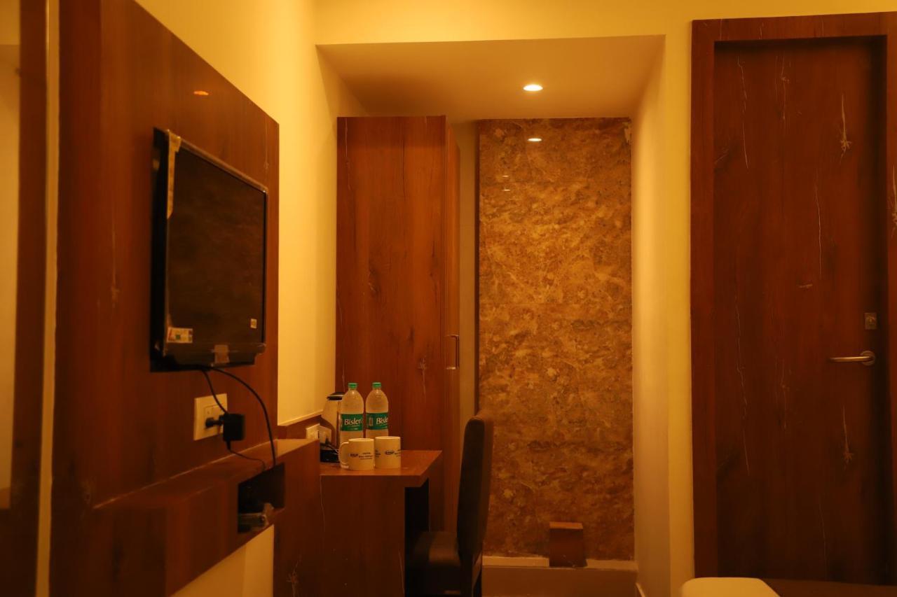 Hotel Sai Pritam Mumbai Exteriör bild