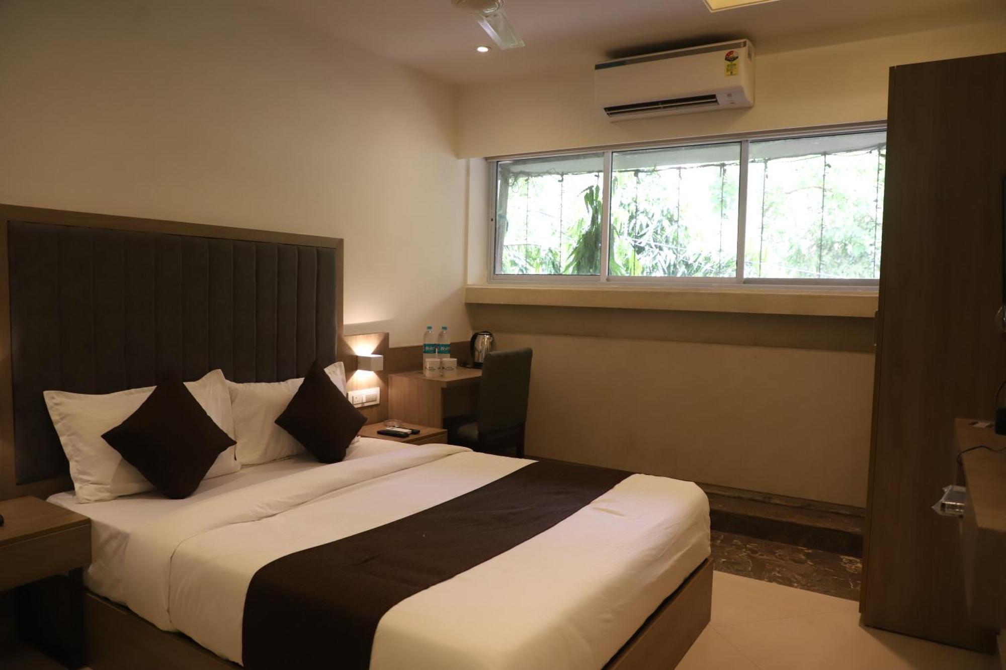 Hotel Sai Pritam Mumbai Exteriör bild
