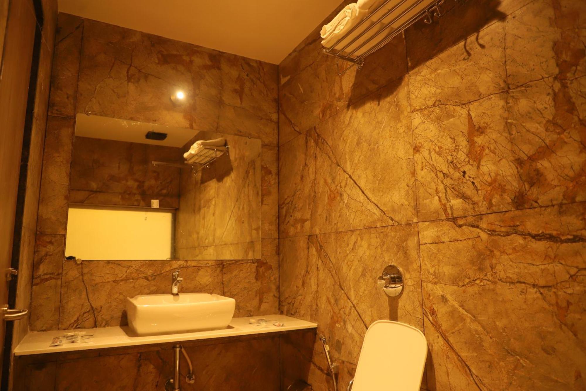 Hotel Sai Pritam Mumbai Exteriör bild